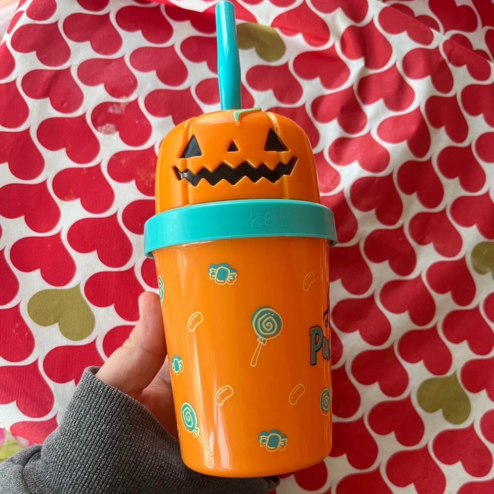 2 Kids holiday cups